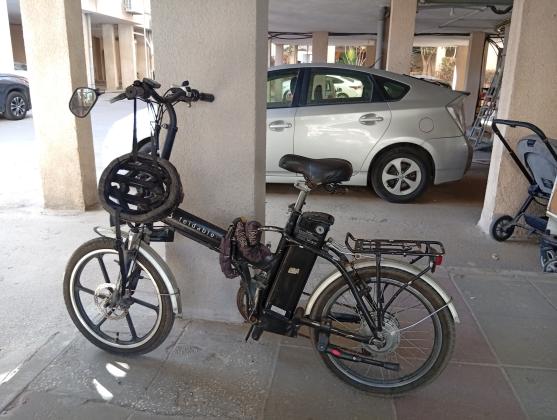אופניים חשמליים QB foldable בשימוש