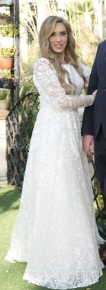 מוכרת שתי שמלות כלה ב 1500 שקל-  1