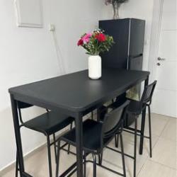 שולחן בר + 4 כסאות