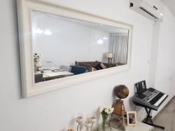 מראה מעוצבת ,מצב מצוין צבע שמנת