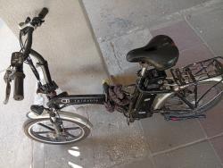 אופניים חשמליים QB foldable בשימוש