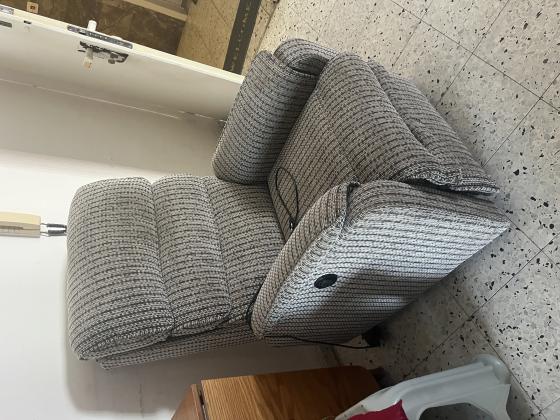 כורסת טלוויזיה איכותית במצב חדש