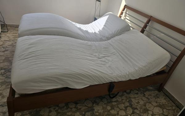 מיטה זוגית מתכווננת מסגרת עץ