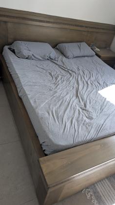 למסירה מחולון מיטה זוגית מעץ