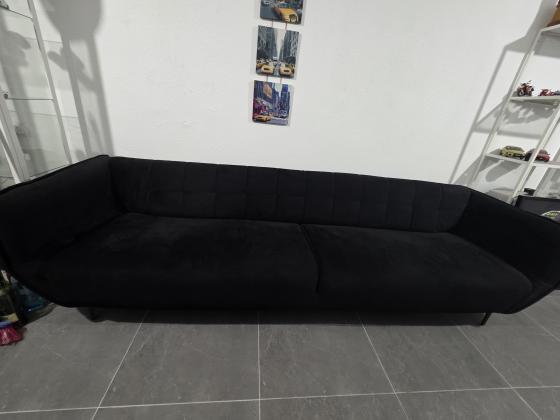 אנו נאלצים למכור את הספה