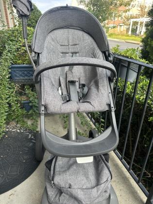 עגלת Stokke Xplory בצבע שחור