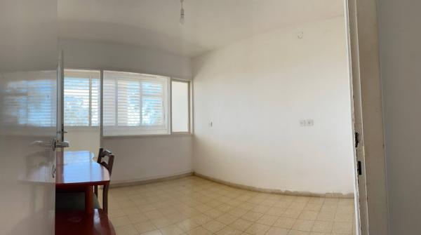 עין עובדת 11