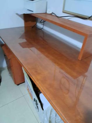 סט ריהוט משרדי במצב כמו