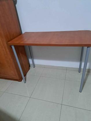 סט ריהוט משרדי במצב כמו