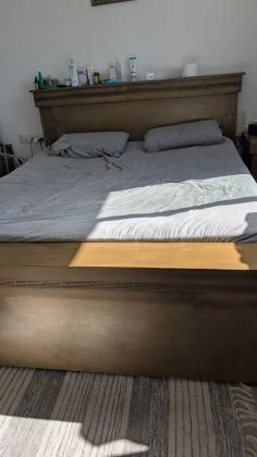 למסירה מחולון מיטה זוגית מעץ