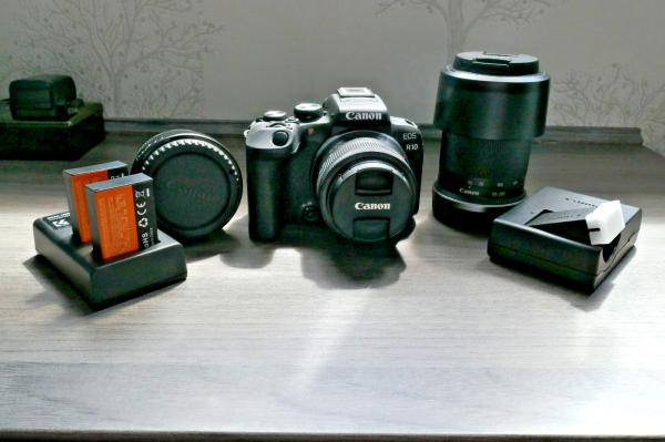 Canon EOS R10 Mirrorless Camera, 24.2MP APS-C CMOS Sensor, Dual Pixel