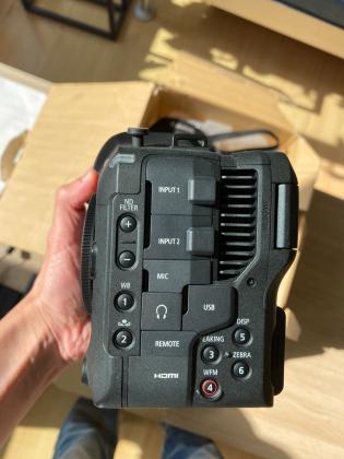 Canon Eos C70 Cinema Camera Rf Lens Mount, Super 35mm Dual Gain Output