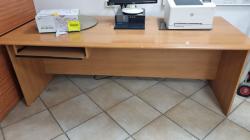 למסירה שולחנות משרדיים במצב טוב