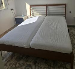 מיטה זוגית מתכווננת מסגרת עץ