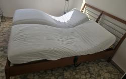 מיטה זוגית מתכווננת מסגרת עץ