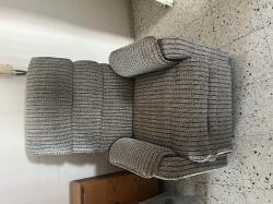 כורסת טלוויזיה איכותית במצב חדש