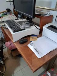 סט ריהוט משרדי במצב כמו