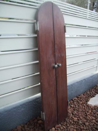 דלתות מיוחדות מעץ מלא פתיחה