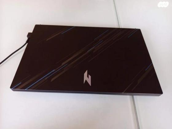 מחשב כמעט חדש לגמרי בשימוש כמה חודשים