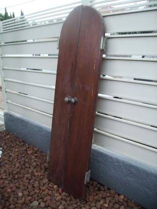 דלתות מיוחדות מעץ מלא פתיחה