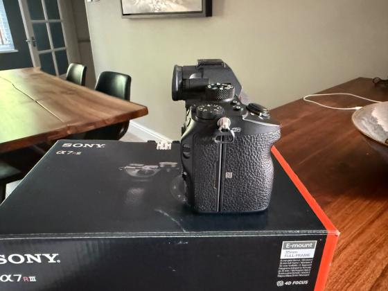 Sony Alpha a7R III Mirrorless Digital Camera, 399-Point AF System