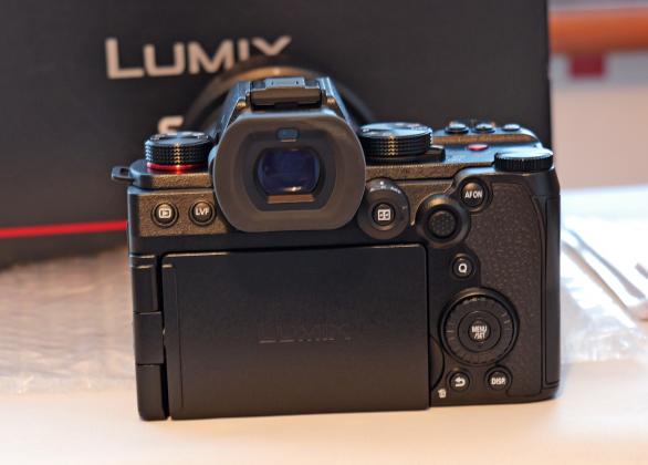 Panasonic LUMIX S5 II  M2 Mirrorless Camera & 20-60mm Lens