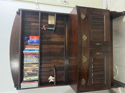 שידה מפוארת מעץ מלא עם