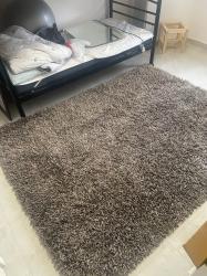 שטיח אפור פרוותי במצב כמו