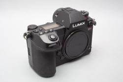 Panasonic LUMIX S1R Mirrorless Full Frame Digital Camera