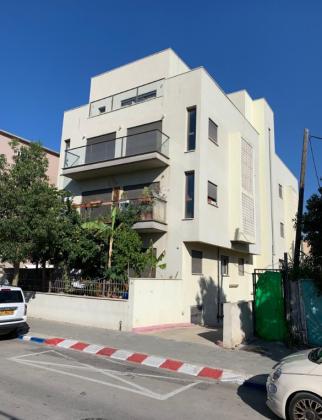 חזקיהו המלך 25 (שפירא)