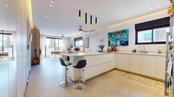 הברון הירש 12 (קרית משה)