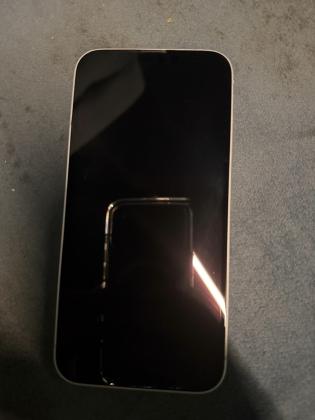 אייפון 16e צבע לבן מצב