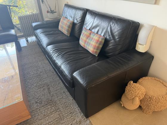 למכירה סלון עור 3+1+כורסת טלוויזיה