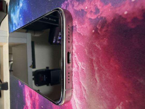 למכירה, אייפון 15 פרו מקס