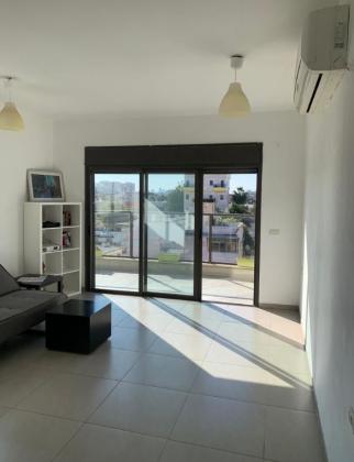 חזקיהו המלך 25 (שפירא)