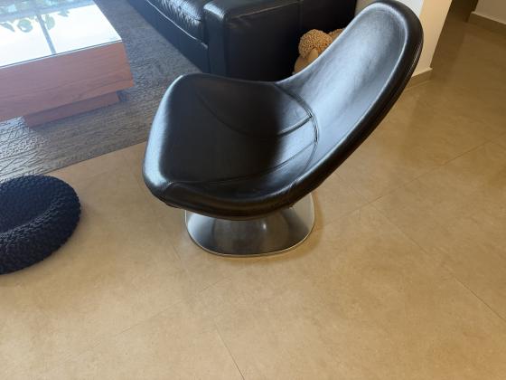 למכירה סלון עור 3+1+כורסת טלוויזיה