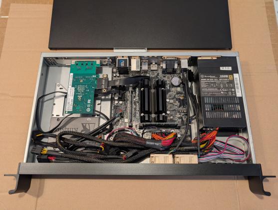 שרת 1U קטן ושקט