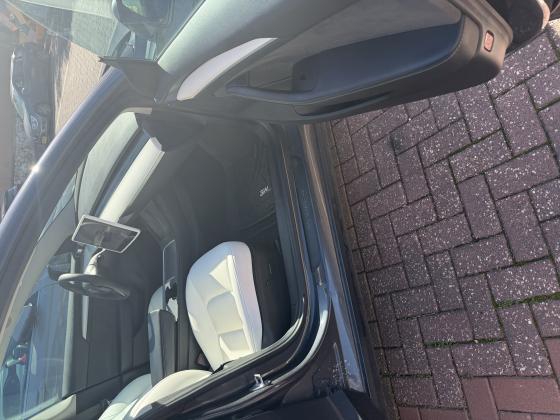 טסלה מודל 3 (2022)