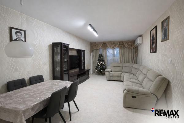 פופל מרדכי 6 (קדמת ראשון)