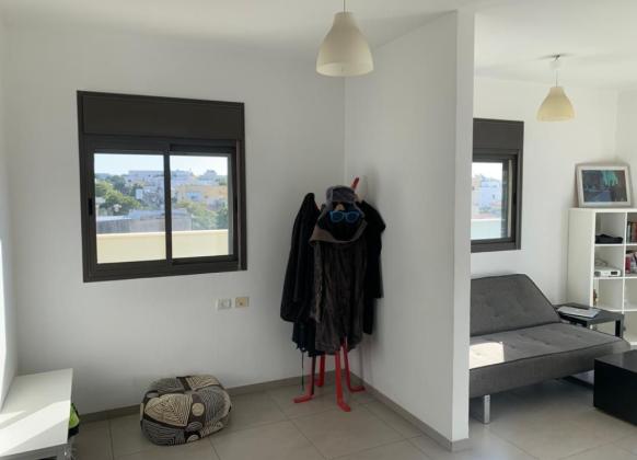 חזקיהו המלך 25 (שפירא)