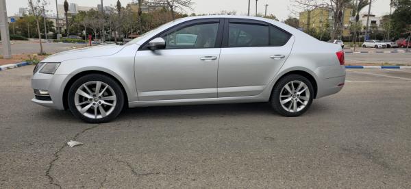 סקודה אוקטביה (2017)