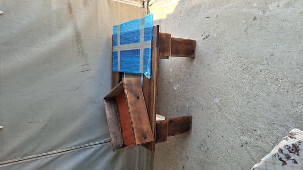 שולחן יוקרתי וחזק הכולל :