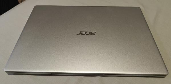 מחשב נייד במצב כמו חדש,