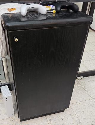 למסירה: שלוש שידות עץ מהממות,