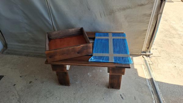 שולחן יוקרתי וחזק הכולל :