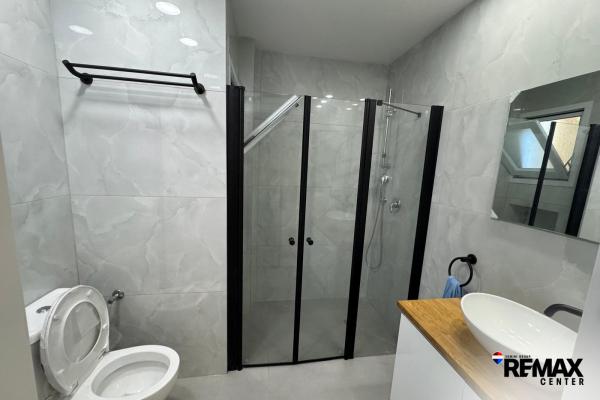 ז'בוטינסקי 17 (מערב)