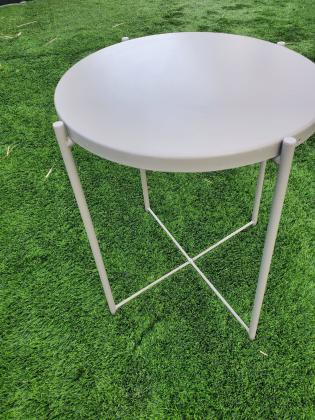 שולחן לקפה או לבירה חמוד