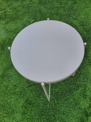 שולחן לקפה או לבירה חמוד