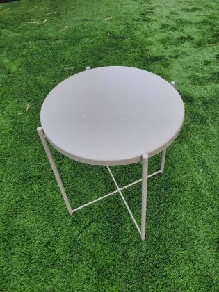 שולחן לקפה או לבירה חמוד