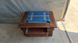 שולחן יוקרתי וחזק הכולל :